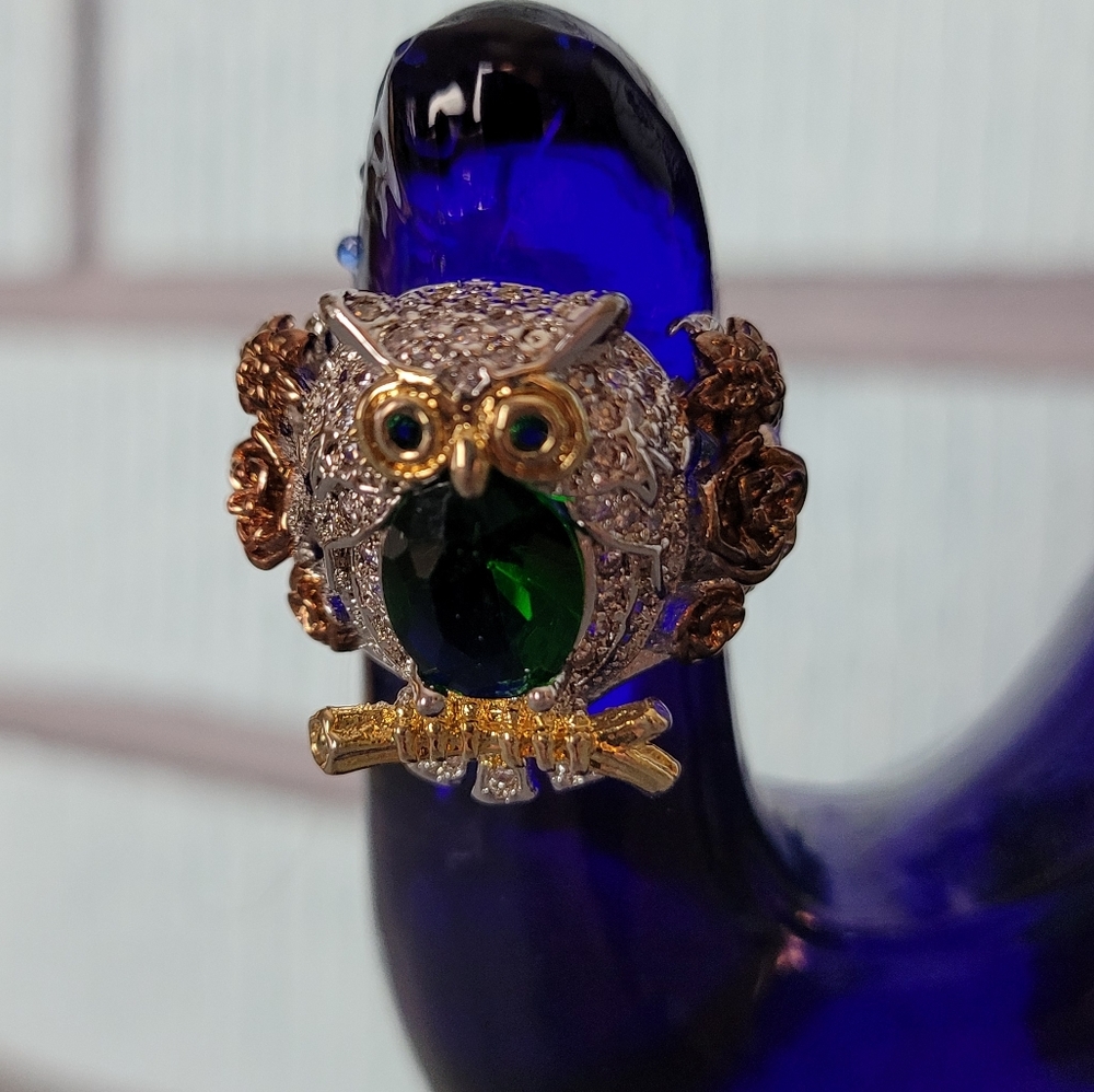 Green stoned Owl ring